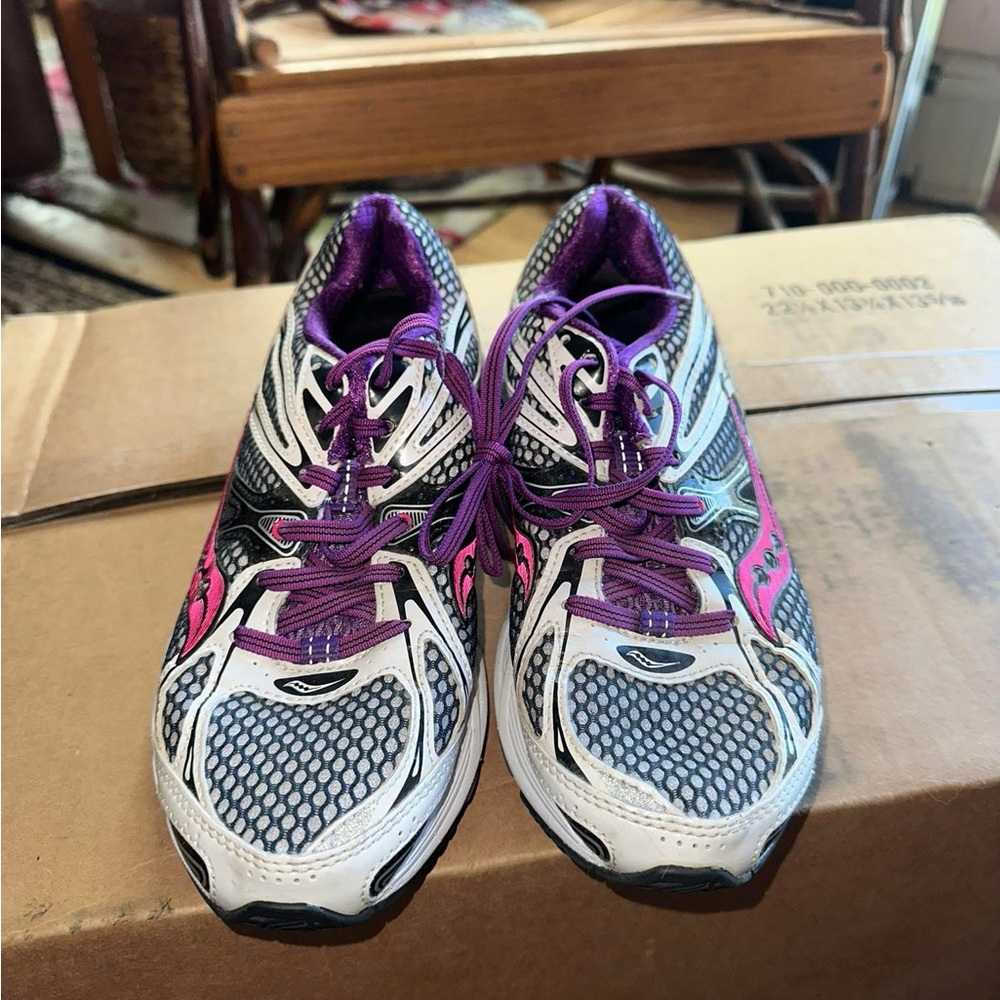 Saucony Women's Pink and White Athletic Shoes